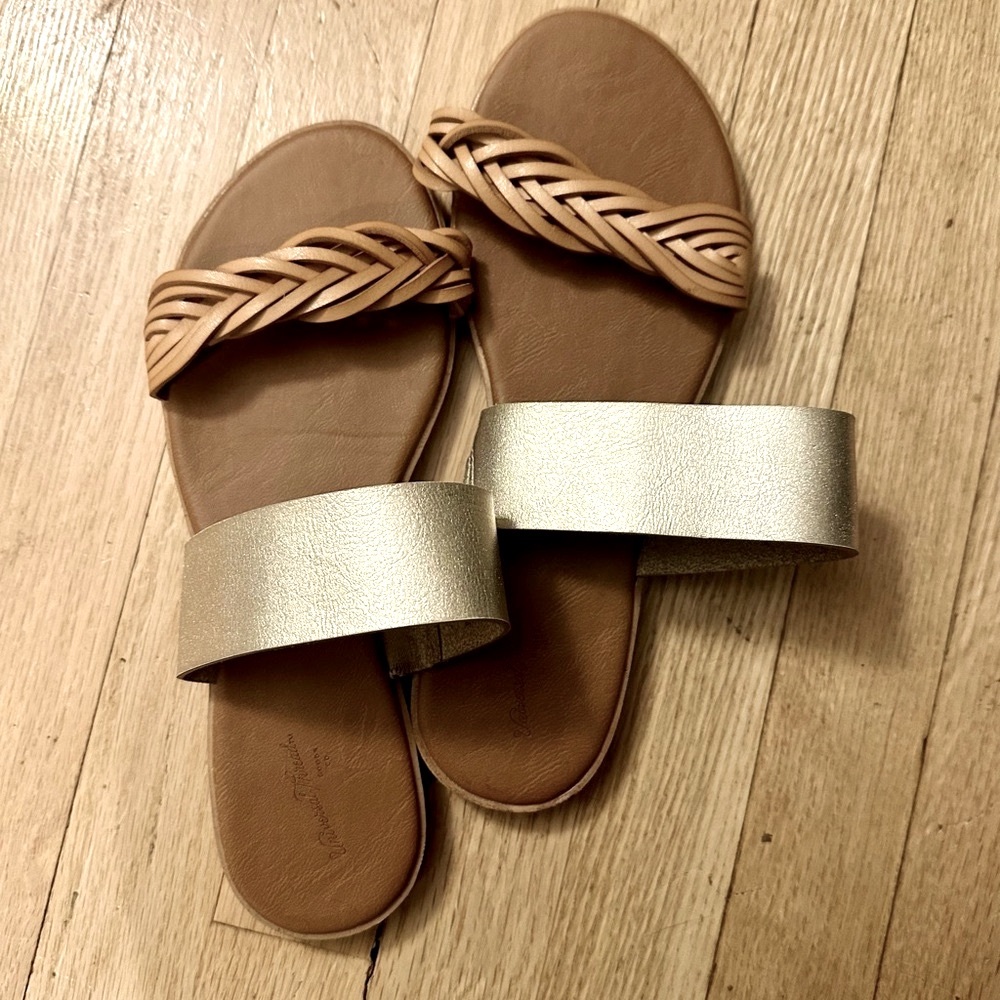 Universal thread women’s sandals